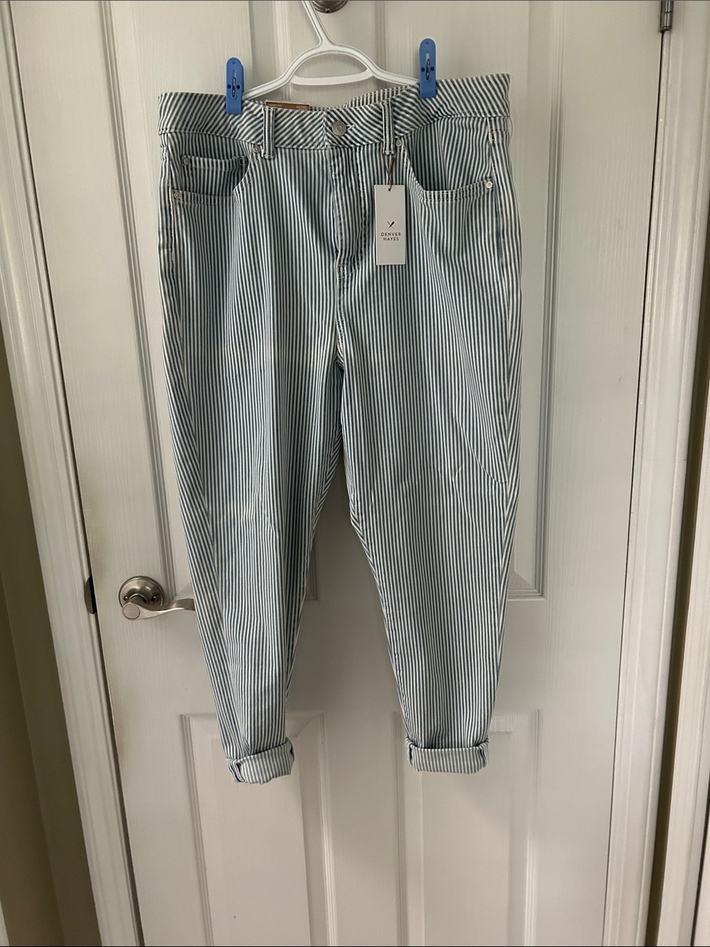 Women’s hi-rise, skinny crop jean